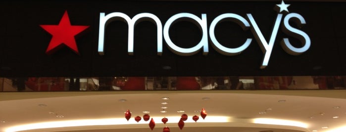 Macy's is one of Derrickさんのお気に入りスポット.