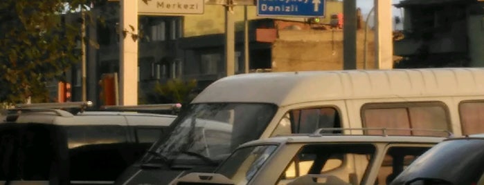Buharkent Meydan is one of Orte, die Dr.Gökhan gefallen.
