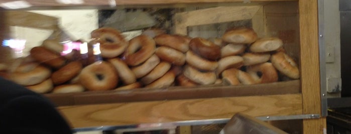 Kosher Bagel Hole is one of Kimmie 님이 저장한 장소.