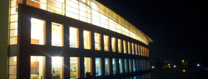 Mustafa İnan Kütüphanesi is one of Görmek Lazım.