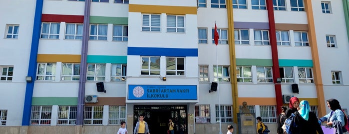 Sabri Artam Vakfı İlkokulu is one of Yıldırım.