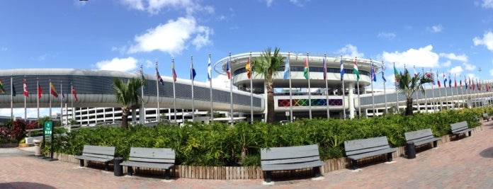 Miami Uluslararası Havalimanı (MIA) is one of Donkey & Stroodle Toot On Miami.
