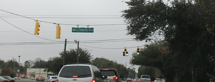 Ashley River Rd at Raoul Wallenberg Blvd is one of Locais curtidos por West.