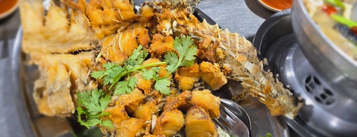 Pho Ta Rae Seafood is one of หาดใหญ่.