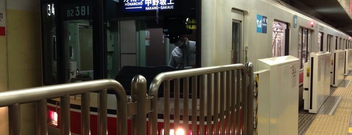 Honancho Station (Mb03) is one of 東京メトロ 丸ノ内線.