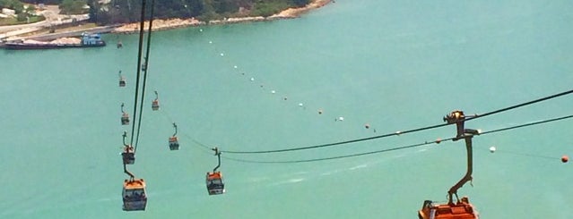 Ngong Ping 360 Cable Car is one of Lugares favoritos de Terence.
