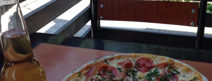 Pizza 76 is one of สถานที่ที่บันทึกไว้ของ Karen 🌻🐌🧡.