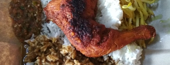 Nasi Kukus Ayam Dara Berempah is one of aduhhh.