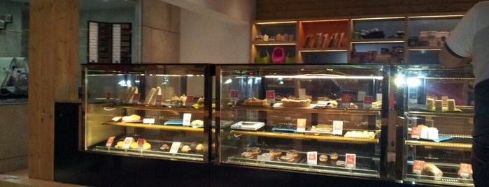 Drool Fresh Bake House Cafe is one of delhi.