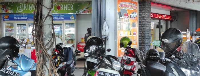 Mirota Kampus is one of Tempat Belanja dan Jalan-Jalan.