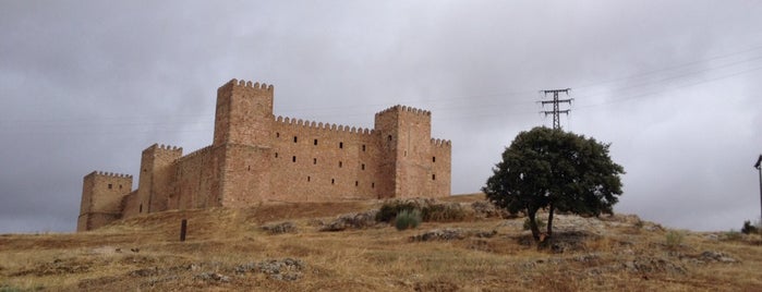 Castillo de Sigüenza is one of Castilla la Mancha.