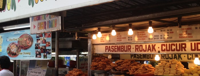 Gurney Drive Hawker Centre is one of Kuliner Penang.