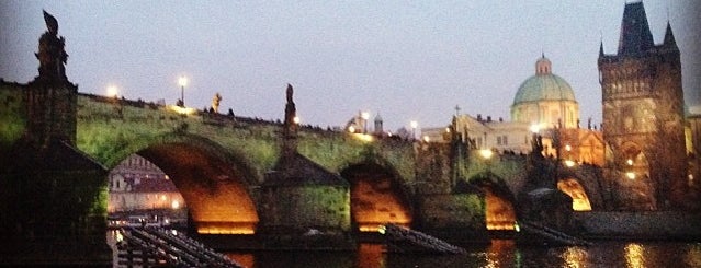 Puente de Carlos is one of Prague.