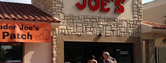Trader Joe's is one of Orte, die Kevin gefallen.