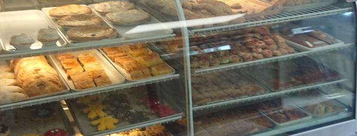 Royal Pastry Shop is one of Nolfo Massachusetts Foodie Spots.