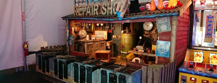 Kimball Farm Olde Sawmill Arcade is one of Tempat yang Disukai Mike.