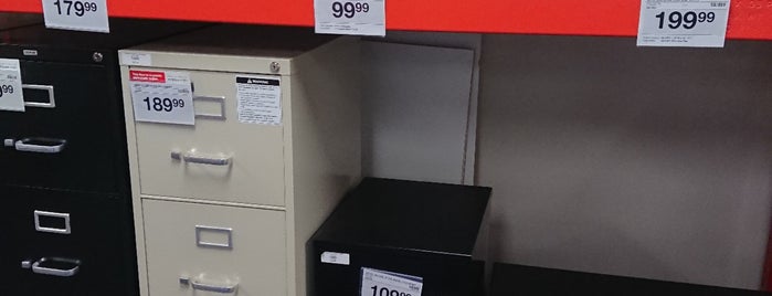 Staples is one of Judiさんのお気に入りスポット.