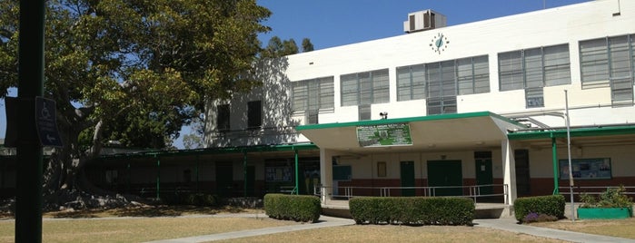 Dorsey High School is one of Locais curtidos por Velma.