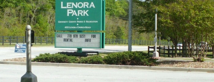 Lenora Park is one of สถานที่ที่ Roland ถูกใจ.