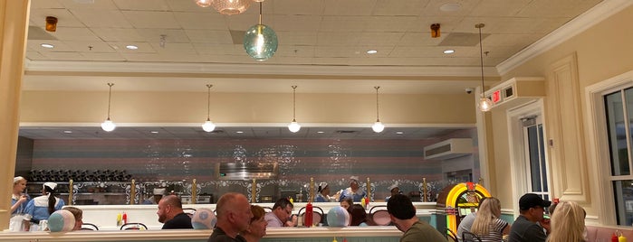 Beaches & Cream Soda Shop is one of WDW Resort Dining.