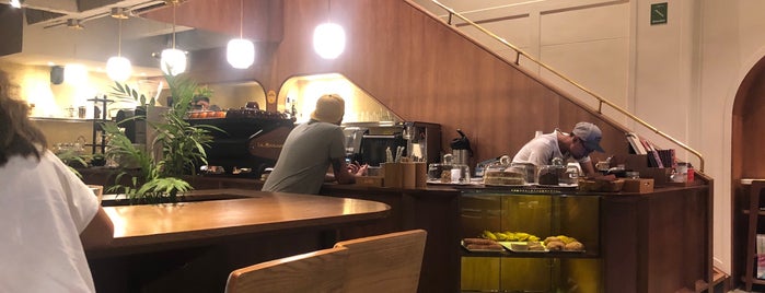 Pergamino Café is one of สถานที่ที่ Jimmy ถูกใจ.