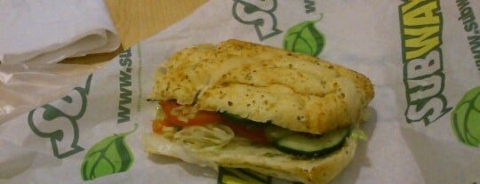 Subway is one of Leoさんのお気に入りスポット.