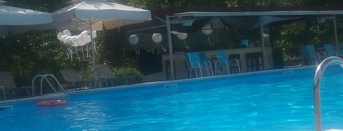 YOLO pool bar is one of Ξάνθη.