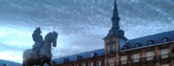 Plaza Mayor is one of Madrid - que visitar.