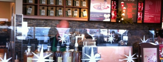 Starbucks is one of Orte, die Alison gefallen.