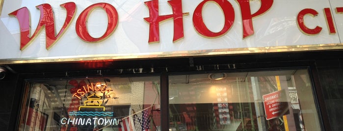 Wo Hop Restaurant is one of NYC 24h restaurants.