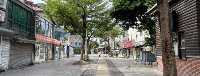 旧鉄道行人徒歩区 is one of Taiwan.