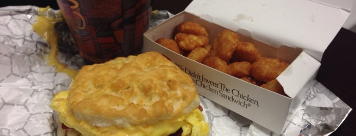 Chick-fil-A is one of Lugares favoritos de Christopher.