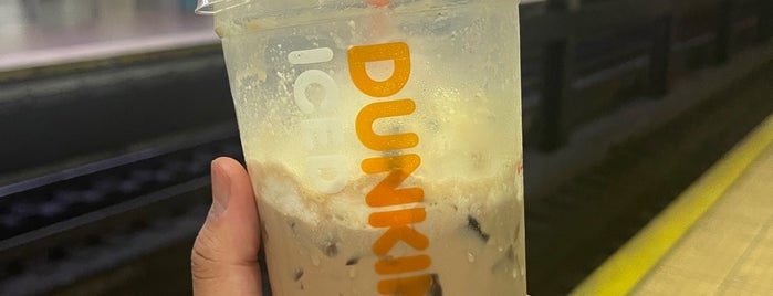 Dunkin' is one of Wizard World.