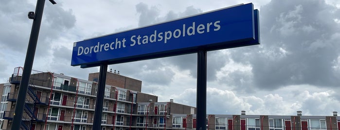 Station Dordrecht Stadspolders is one of Treinstations.