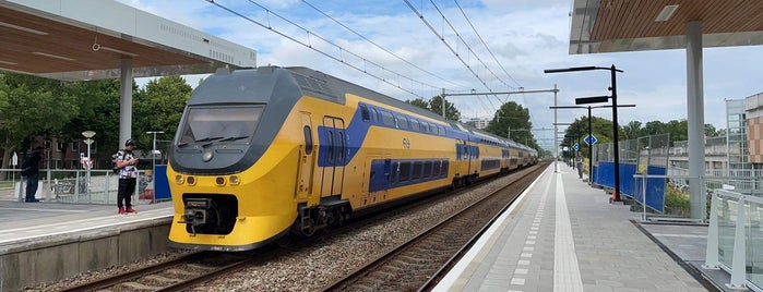 Spoor 2 (richting Den Helder / Hoorn is one of Openbaar vervoer.