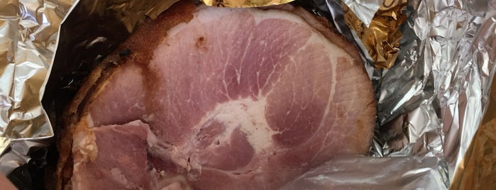The Honey Baked Ham Company is one of Lieux qui ont plu à Sharon.