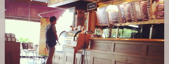 The Coffee Bean & Tea Leaf is one of Cafe-I-Love ♥ in Korea.