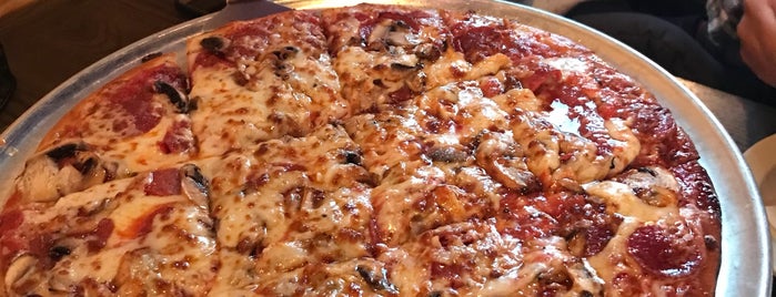Zazza Pizza Cafe is one of eva : понравившиеся места.
