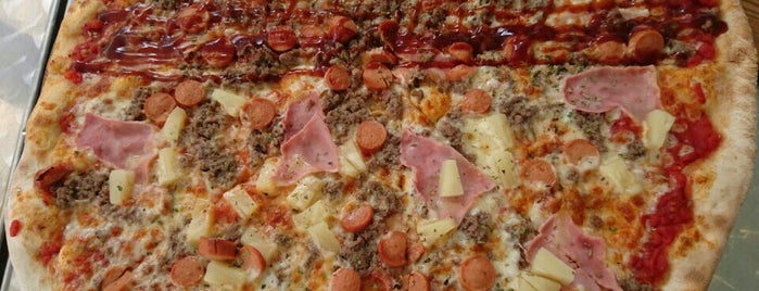 Momenti di Pizza is one of Lugares favoritos de Angela.