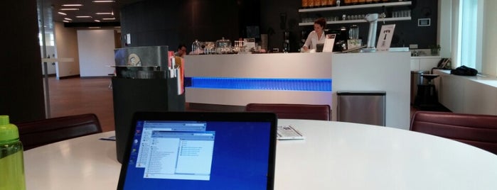 DLL Coffee Corner is one of Эйдховен.