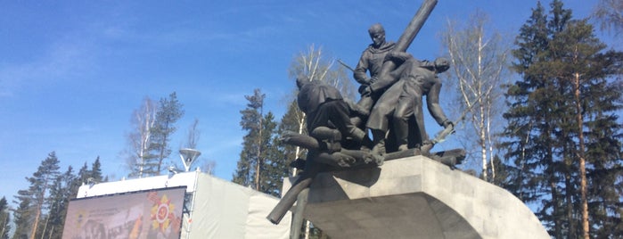 Памятник воинам-дорожникам is one of Tempat yang Disukai Сергей.