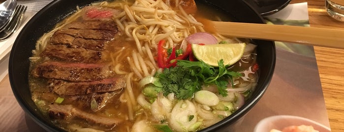 wagamama is one of Yazeedさんのお気に入りスポット.