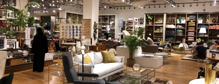 West Elm is one of Yazeedさんのお気に入りスポット.