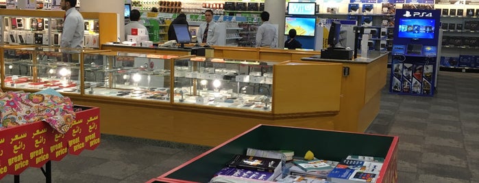 Jarir Bookstore is one of Yazeedさんのお気に入りスポット.