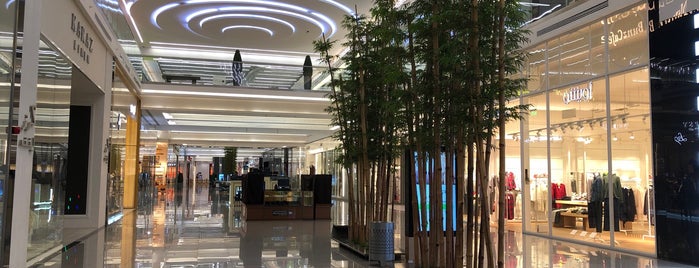 Al Hamra Mall is one of Yazeed'in Beğendiği Mekanlar.