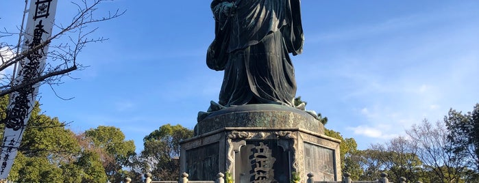 日蓮聖人立像 is one of 巨像を求めて.
