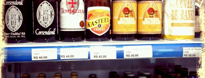 Almada's Beer Store is one of Bares.