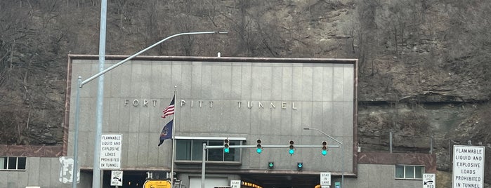 Fort Pitt Tunnel is one of Locais curtidos por Chia.
