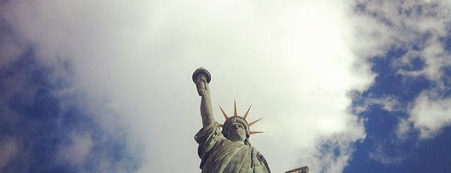 Statue of Liberty is one of 16e arrondissement de Paris.