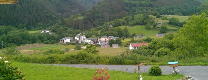 Valle de Paredes is one of Principado de Asturias.